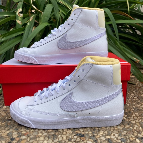 Nike Blazer Mid ‘77 - Picture 1 of 5